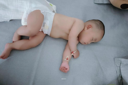 百色宝宝上火有眼屎