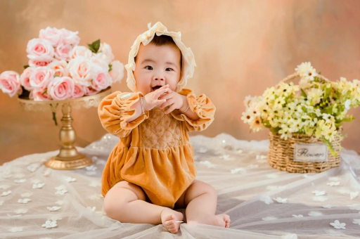 百色五个月的宝宝可以坐吗 百色五个月的宝宝可以坐吗